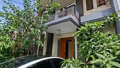 Rumah Elegan di Pondok Indah, Jakarta Selatan, 5 Kamar Tidur, LT 160m²