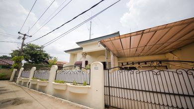 Kesempatan Langka, rumah Prestisius di Beji, Depok, LB 456m²