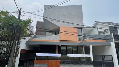 Hunian Mewah di Pondok Aren, Tangerang Selatan, 4 Kamar Tidur, LT 180m²