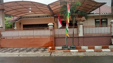 Kesempatan Rumah di Cimanggis, Depok, LB 180m², Harga 2,35 Miliar