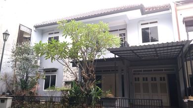 Hunian Elegan di Cibubur, Jakarta Timur, 5 Kamar Tidur, LT 180m²