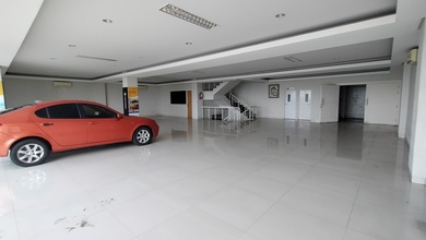 Disewa Showroom Mobil 4Lantai Semi Furnisheddi Kartini Raya