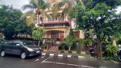 Hunian Elegan di Margonda, Depok, 5 Kamar Tidur, LT 365m²